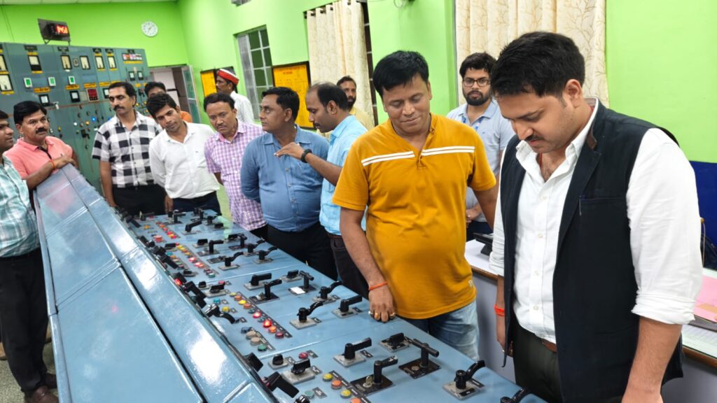 सोनभद्र जिलाधिकारी चर्चित गौड़ ने रिहंद डैम का किया स्थलीय निरीक्षण जल उपलब्धता व व्यवस्थाओं का लिया जायजा