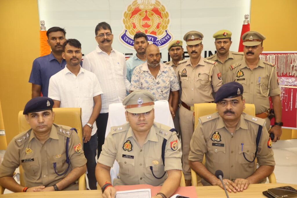 सोनभद्र पुलिस मुठभेड़ में ₹25,000 का इनामी लुटेरा गोली लगने से घायल बभनी, एसओजी व दुद्धी पुलिस ने किया गिरफ्तार