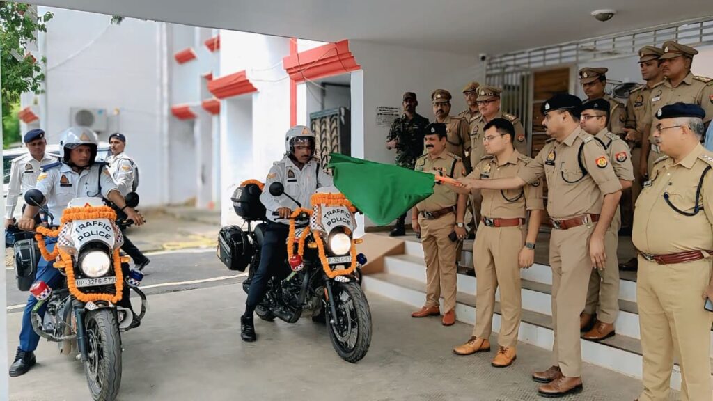 सोनभद्र पुलिस अधीक्षक अभिषेक वर्मा ने अत्याधुनिक इंटरसेप्टर वाहनों को हरी झंडी दिखाकर किया रवाना सड़क सुरक्षा को मिलेगी नई मजबूती