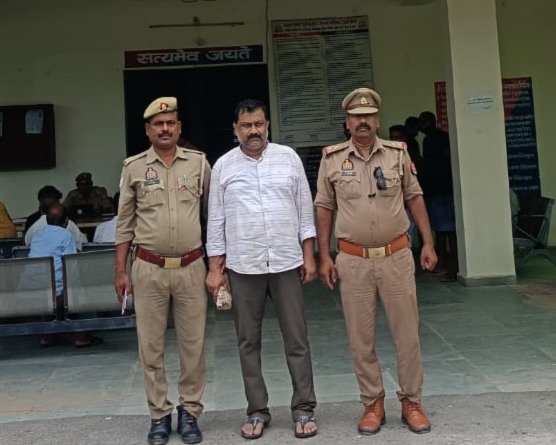 सोनभद्र ओबरा पुलिस की बड़ी कार्रवाई 138 NI Act के 03 मुकदमों में वांछित वारंटी गिरफ्तार