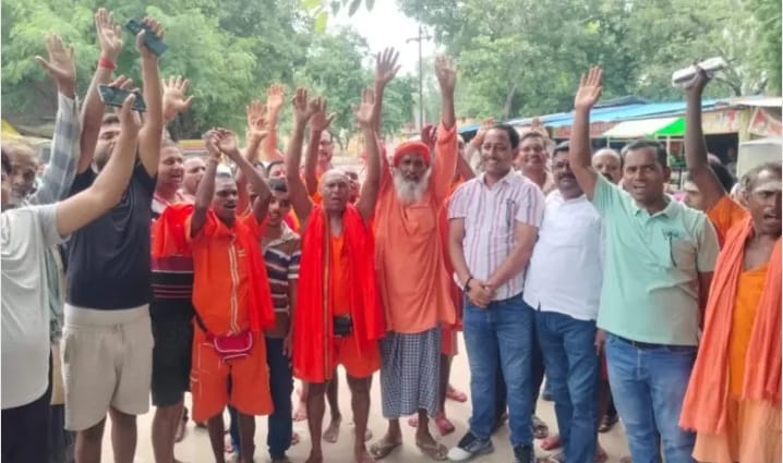 श्रावण मास में शिवमय हुआ जखनिया, बाबा बैद्यनाथ धाम के लिए कांवरियों का पहला विशाल जत्था रवाना