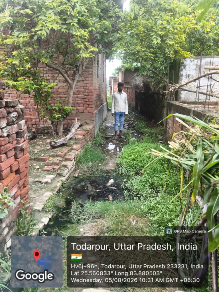 कीचड़ भरे रास्तों से ग्रामीण परेशान, शौचालय व प्रमुख मार्गों पर खड़ंजा-इंटरलॉकिंग न बनने से आक्रोश