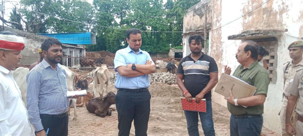 जिलाधिकारी ने आईटीआई सदर की गौशाला व मोहनपुरा आंगनबाड़ी केंद्र का किया निरीक्षण, व्यवस्थाएं दुरुस्त करने के दिए निर्देश