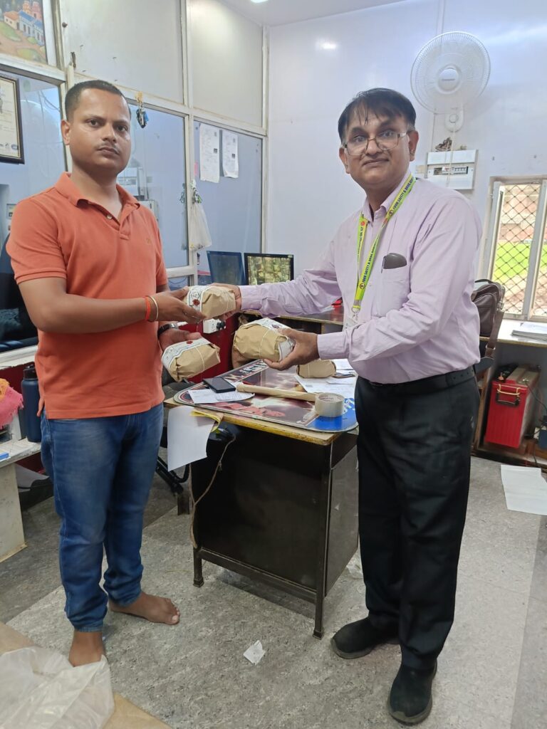 सोनभद्र खाद्य सुरक्षा विभाग का आटा निर्माण इकाइयों पर छापा जांच के लिए भेजे गए सैंपल, पाई गई कमियां