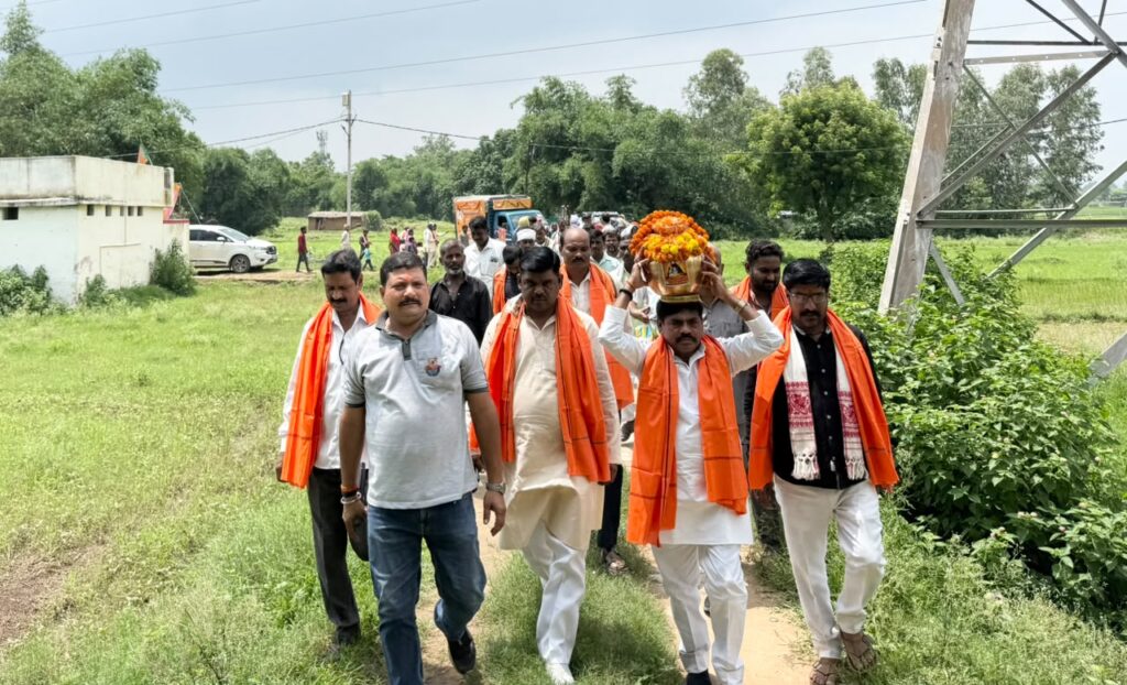 सोनभद्र काशी से आई संत शिरोमणि गुरु रविदास जी की पवित्र कलश यात्रा का चोपन में हुआ भव्य स्वागत