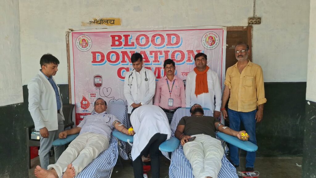ओबरा साईं हॉस्पिटल ब्लड सेंटर ने लगाया रक्तदान शिविर युवाओं संग बुजुर्गों ने भी उत्साह से किया रक्तदान