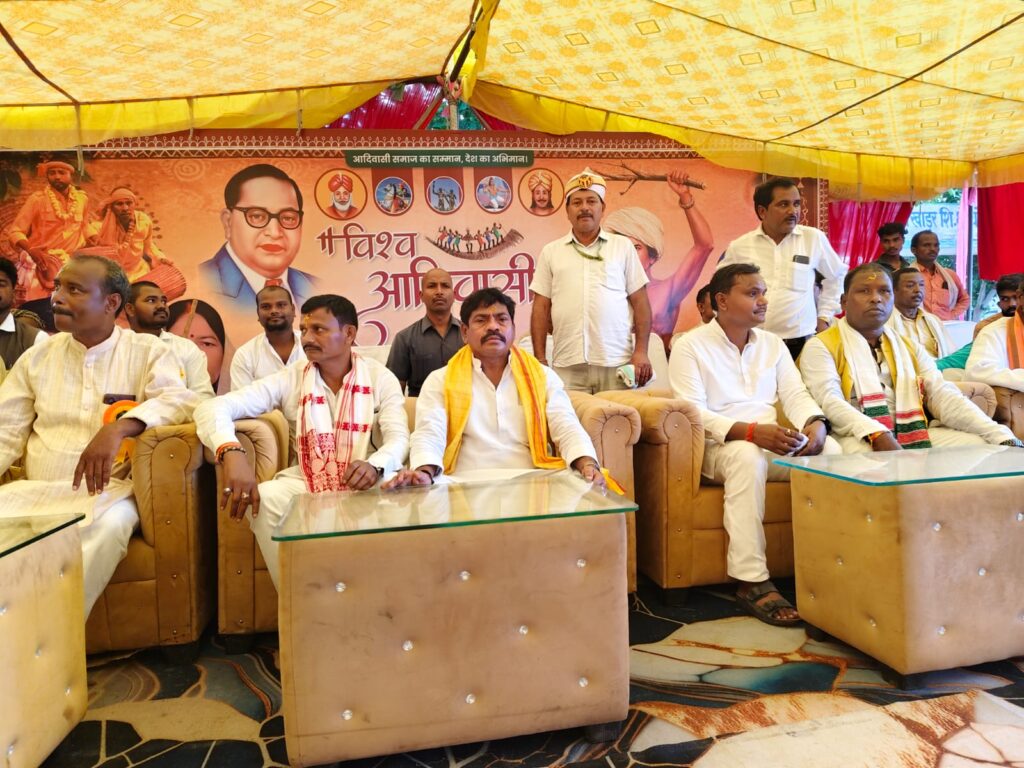 विश्व आदिवासी दिवस पर पनारी के खरड़ गाँव में सामाजिक चेतना कार्यक्रम की धूम बदहाली के सवालों से घिरा आकांक्षी जिला