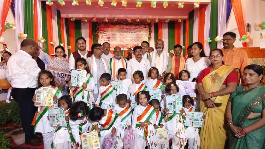 तिरंगा महोत्सव में देशभक्ति के रंग में रंगा सोनभद्र स्वामी हरसेवानंद पब्लिक स्कूल चुर्क में आयोजित हुआ भव्य कार्यक्रम