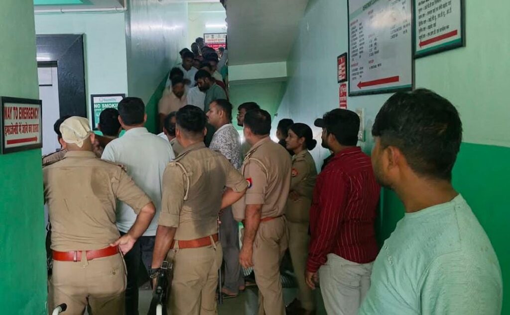 सारनाथ के द न्यूरो सिटी में हंगामा, डेट एक्सपायरी दवा लगाने का आरोप