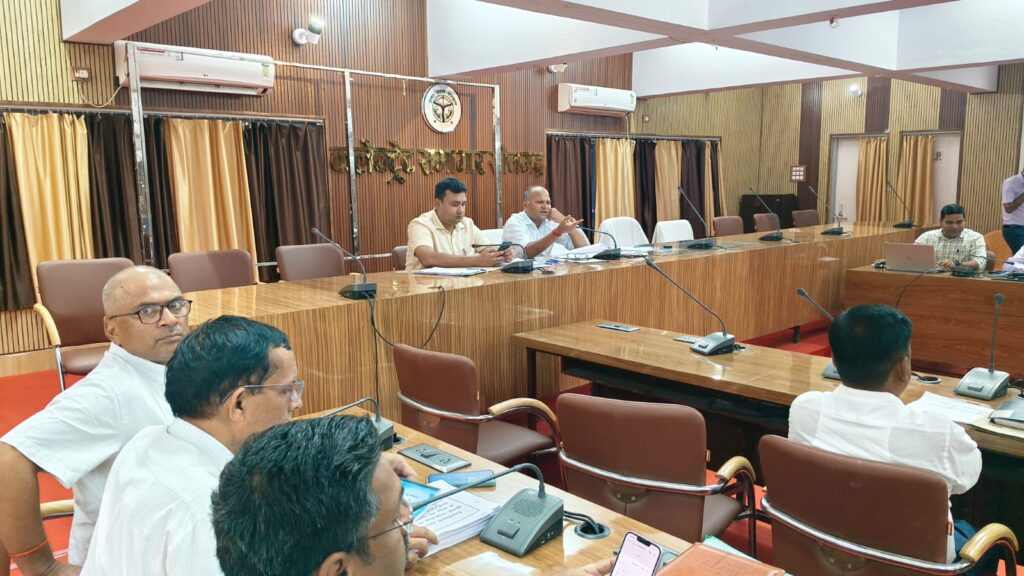 राजस्व वसूली में तेजी लाने के निर्देश अपर जिलाधिकारी वि0/रा0 ने की कर-करेत्तर एवं राजस्व कार्यों की समीक्षा