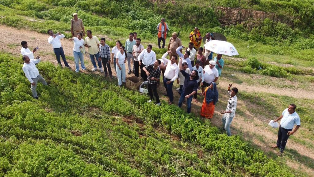 सोनभद्र कोटा ग्राम में 20 हजार सीड बॉल थ्रो, हरियाली बढ़ाने और पर्यावरण संरक्षण का दिया संदेश