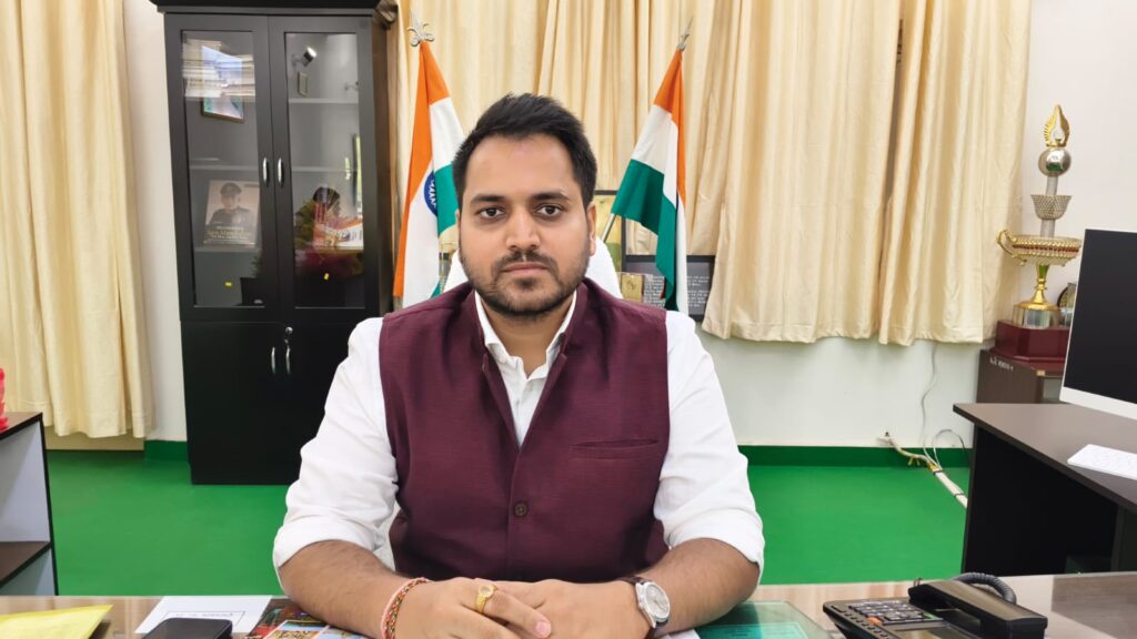 सोनभद्र फाइलों को मिली डिजिटल रफ्तार, कलेक्ट्रेट में ई-ऑफिस प्रणाली पूर्ण रूप से लागू
