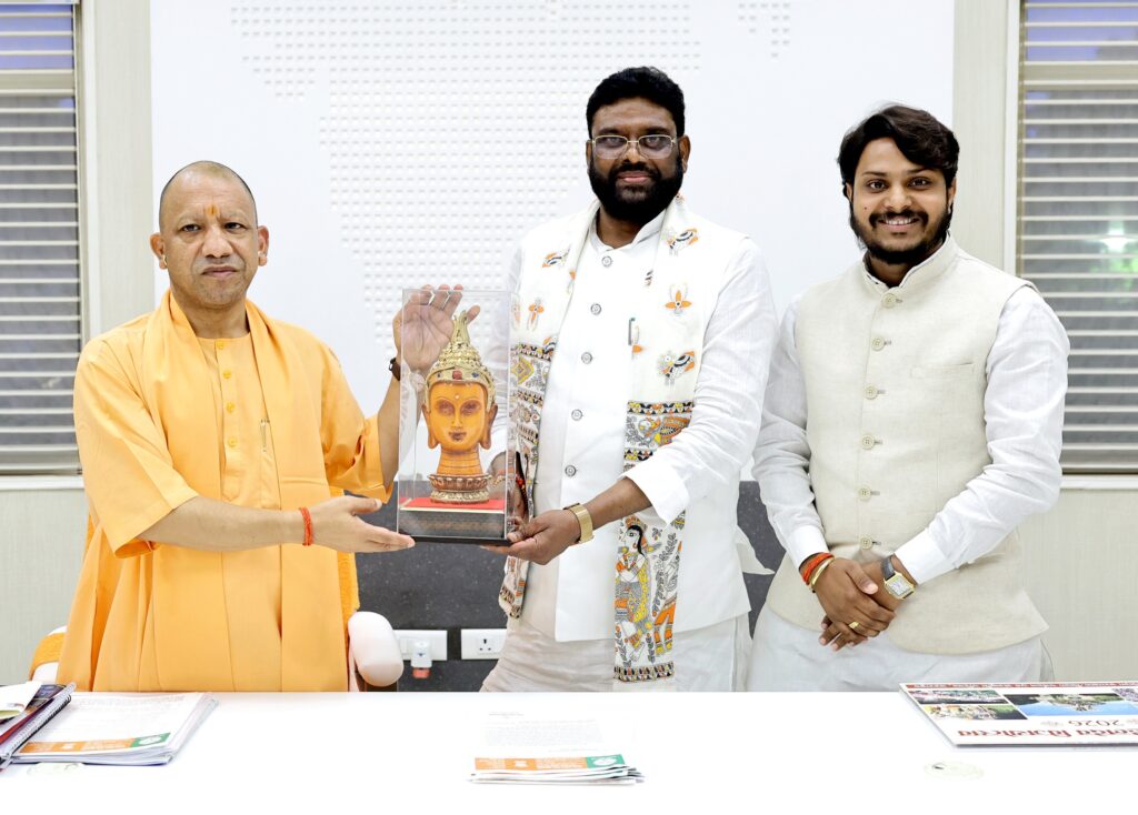 सोनभद्र जनहित के मुद्दों को लेकर पूर्व सांसद नरेंद्र कुशवाहा ने सीएम से की मुलाकात, सौंपे 6 सूत्रीय मांग पत्र