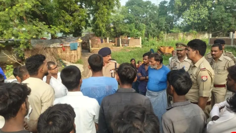 सोनभद्र चोपन के मारकुंडी में डॉ. भीमराव अंबेडकर की प्रतिमा क्षतिग्रस्त मिलने से हड़कंप, पुलिस जांच में जुटी