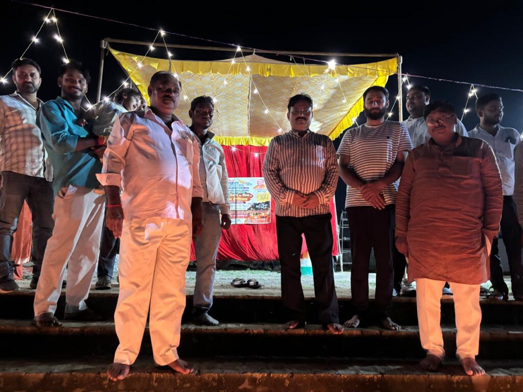 ओबरा नगर पंचायत ओबरा ने वार्ड 18 अमृत सरोवर घाट को दीपों से सजाया, जगमगाया महाराणा प्रताप नगर