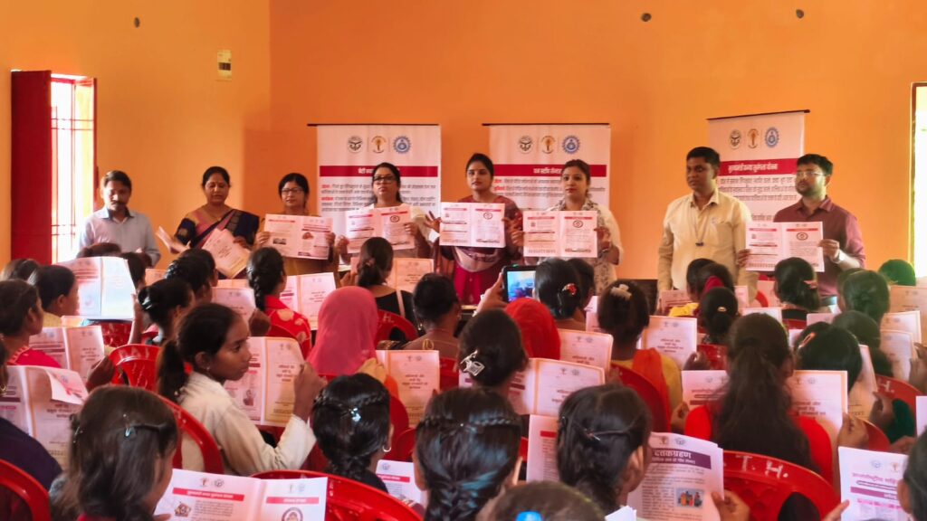किशोरियों को दिया गया स्वरक्षा एवं महिला अधिकारों का प्रशिक्षण